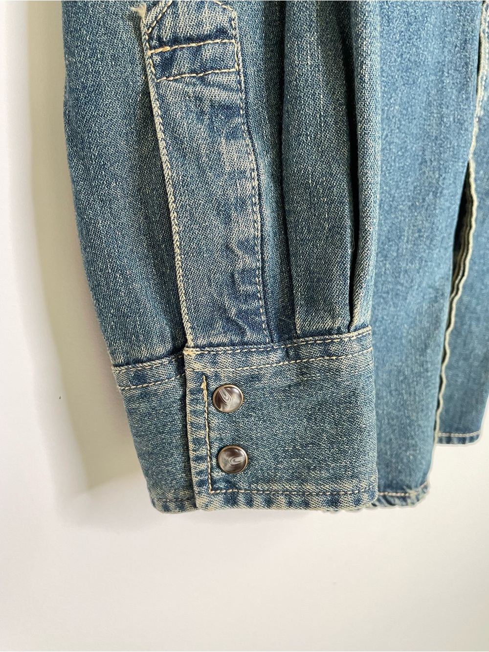 Boho Western | Levi's Yoke Denim Shirt | Bronze Swirl Snap Button | Medium Wash - Picture 8 of 13